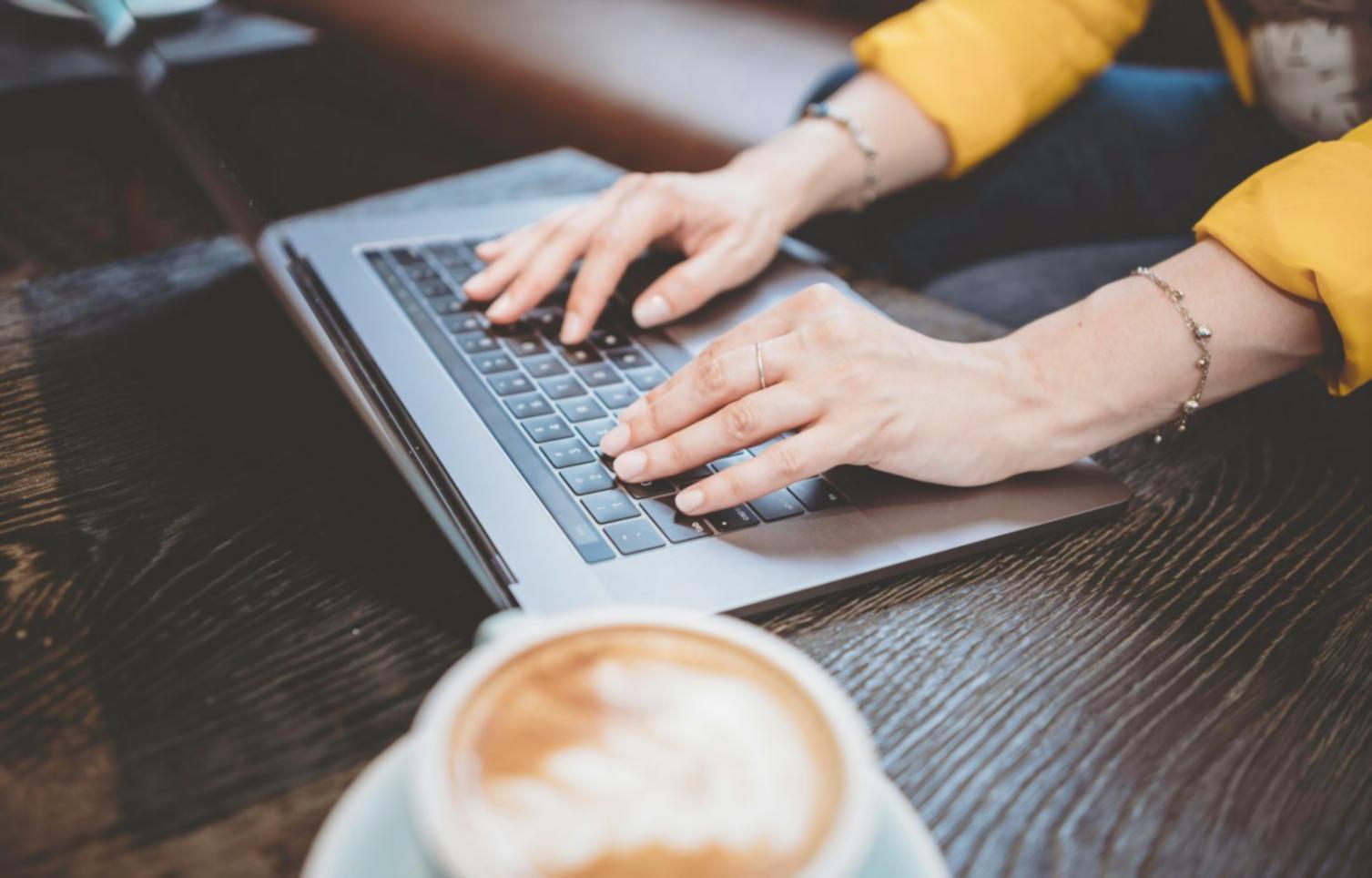 Session de formation pratique sur les finances créatives en groupe